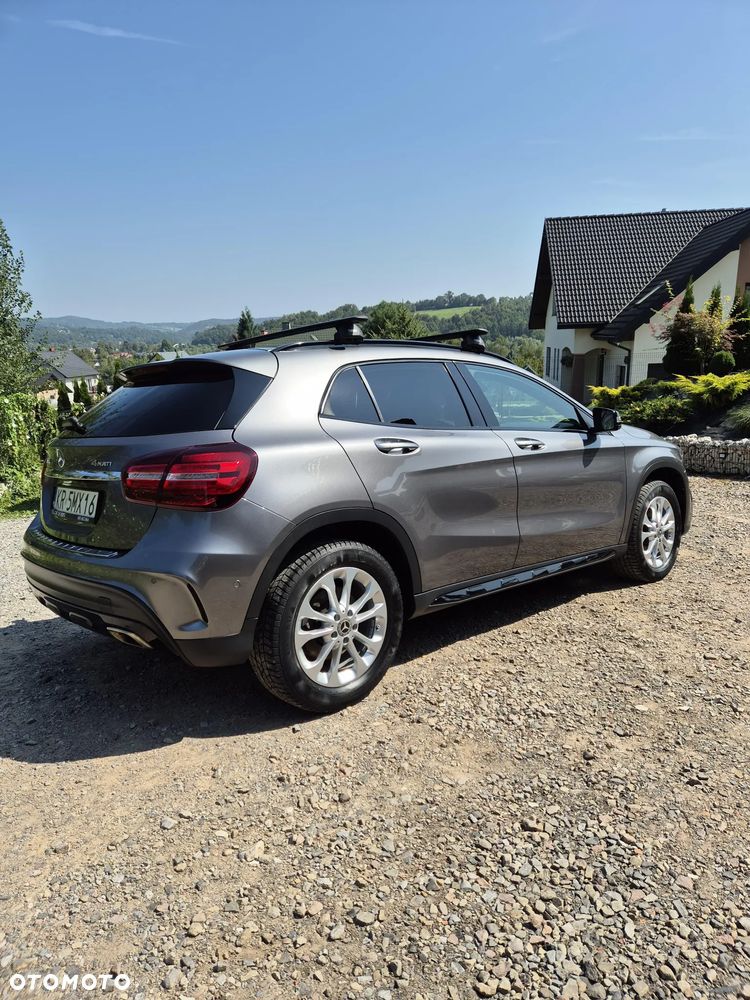 Mercedes-Benz GLA - 4