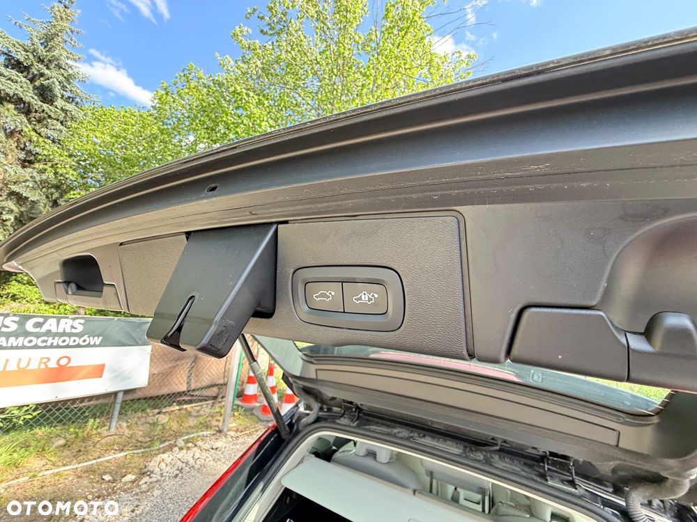 Volvo XC 60 B4 B Plus Dark - 33