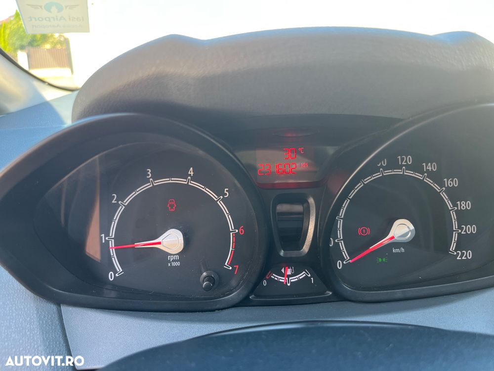 Ford Fiesta 1.25i Ambiente - 8