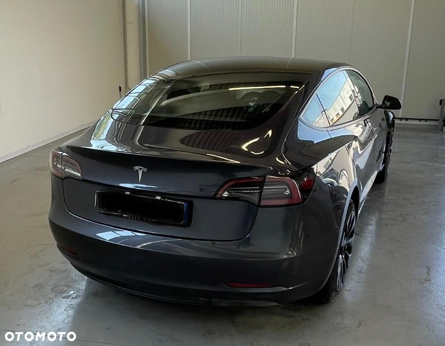 Tesla Model 3 Standard Reichweite Plus Hinterradantrieb - 2