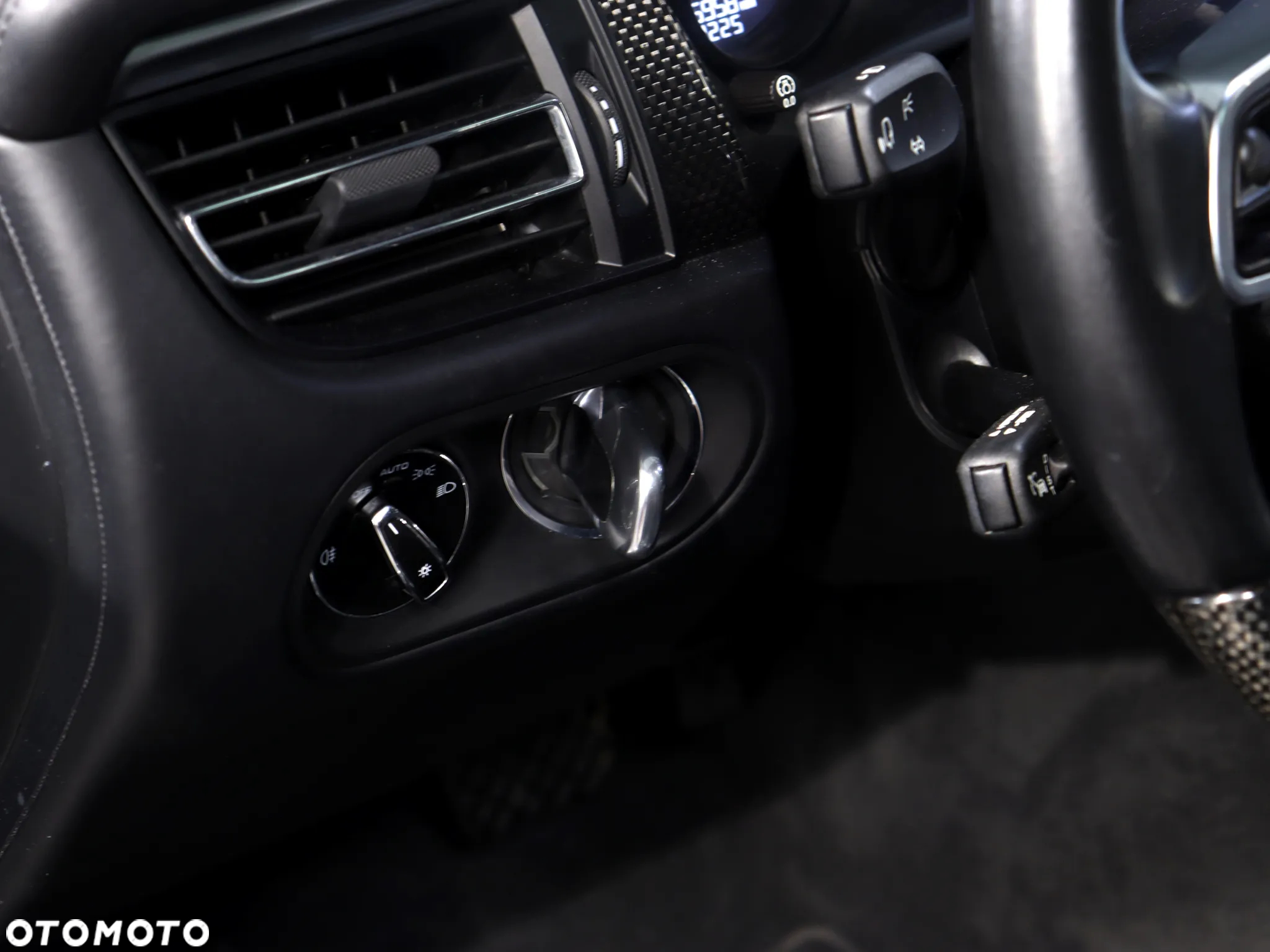 Porsche Macan Turbo - 24