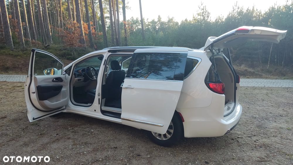 Chrysler Pacifica - 9