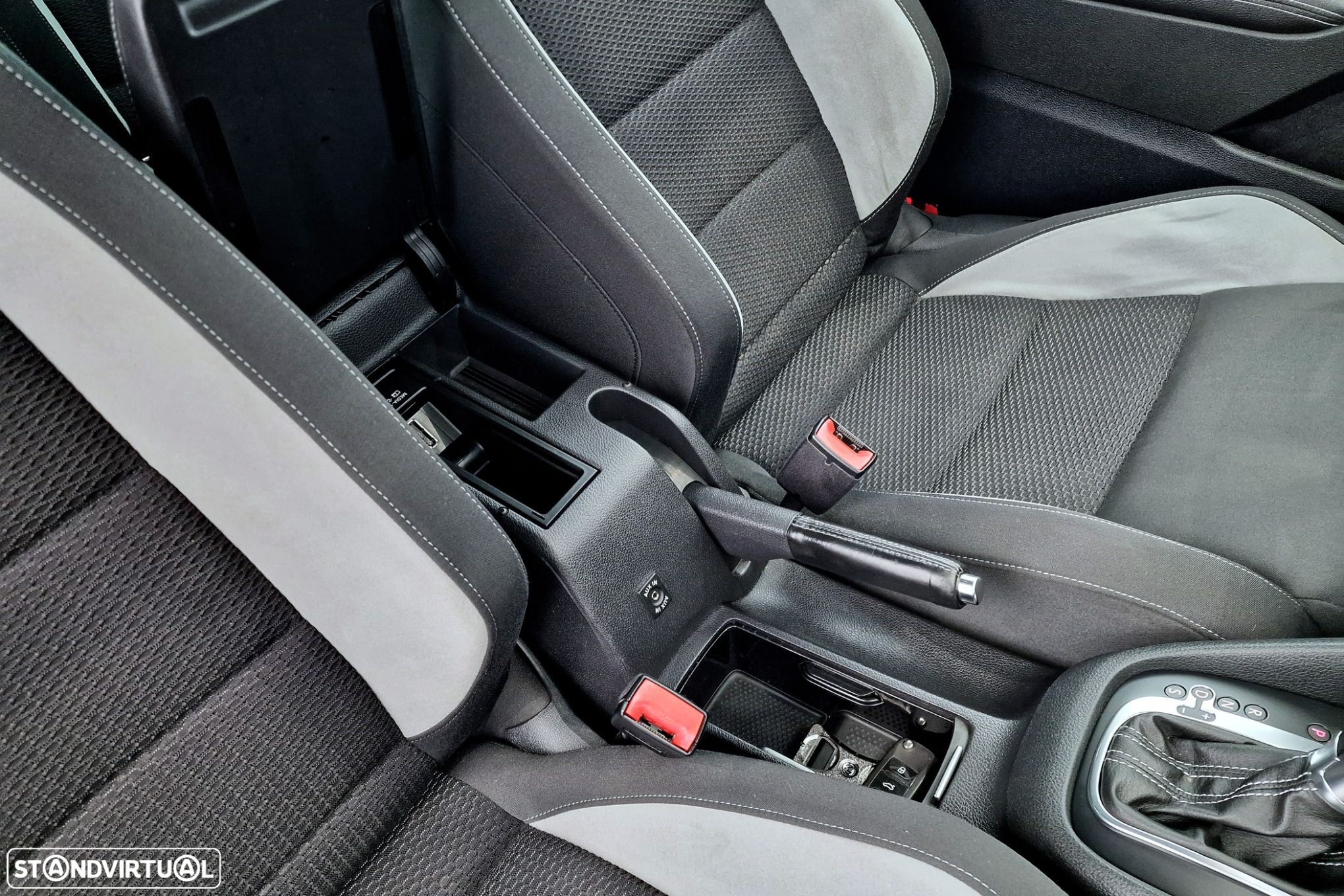 VW Golf 2.0 TSi R20 DSG - 27