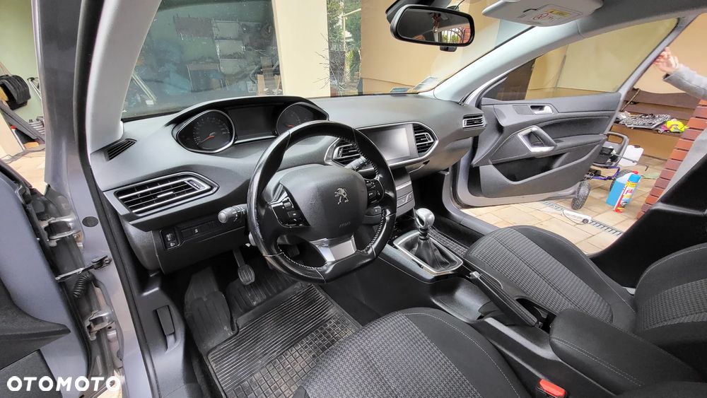 Peugeot 308 1.5 BlueHDi Allure S&S - 19