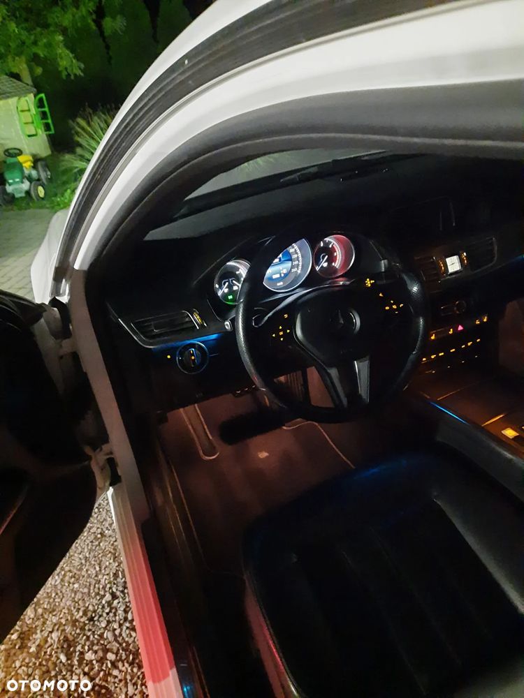 Mercedes-Benz Klasa E 250 T CDI DPF BlueEFFICIENCY Automatik Elegance - 15