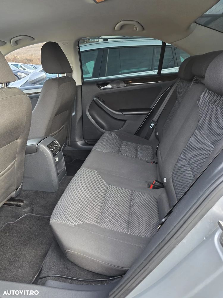 Volkswagen Jetta 2.0 TDI Comfortline - 5