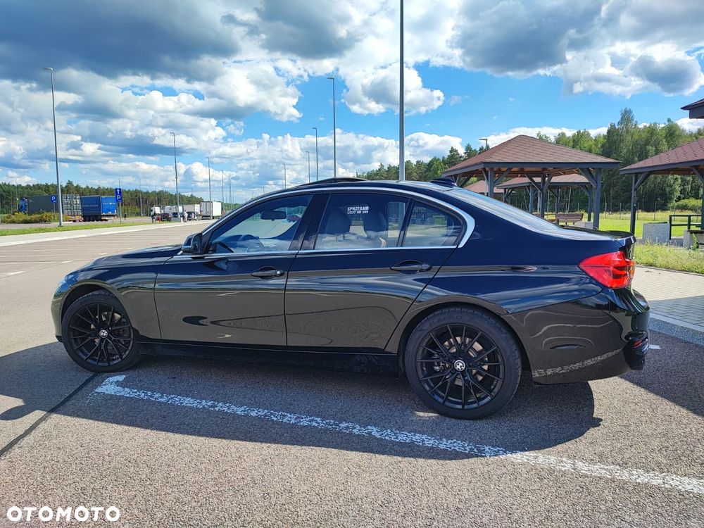 BMW Seria 3 330i xDrive Luxury Line - 9
