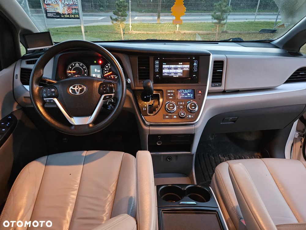 Toyota Sienna 3.5 V6 XLE AWD - 10