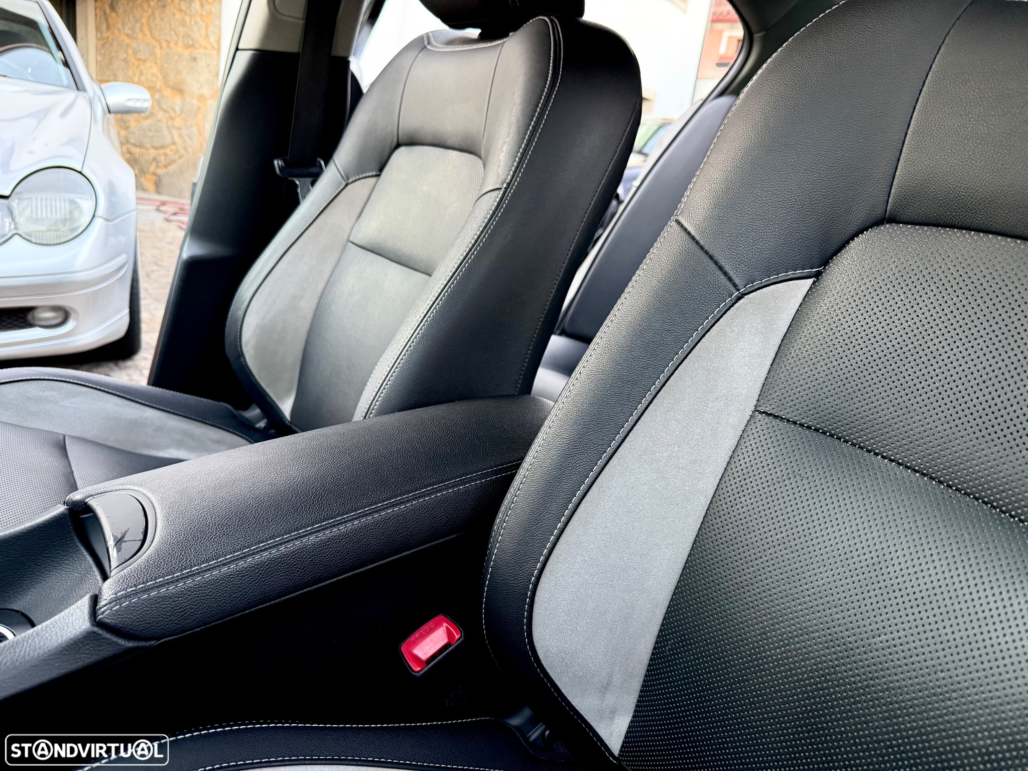 Toyota Avensis SD 1.6 D-4D Luxury+GPS - 29