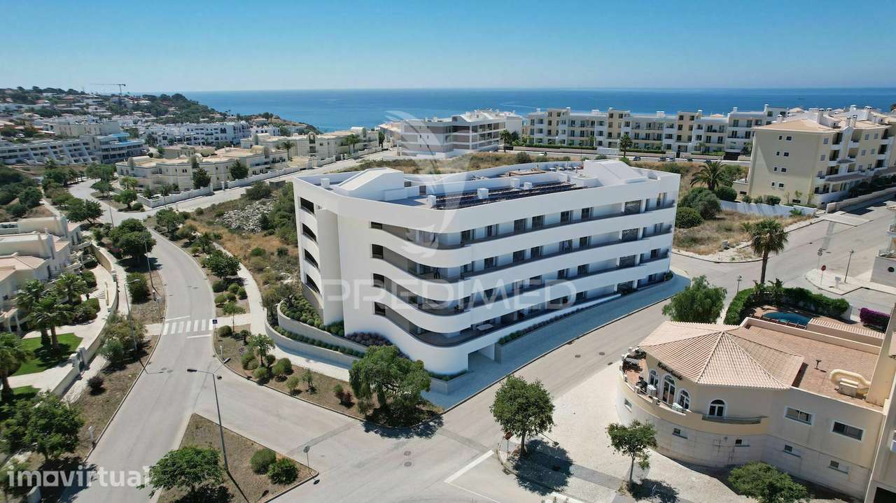 Condomínio Leaf em Lagos a 300 metros da praia com piscina - Grande imagem: 4/21