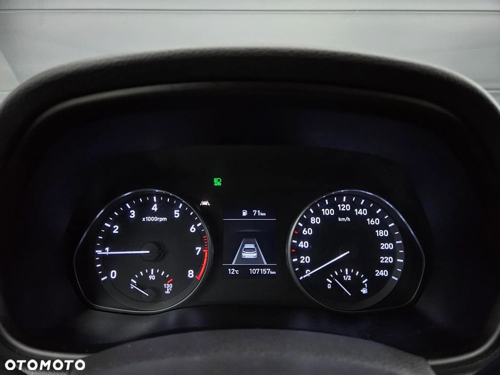 Hyundai i30 1.5 DPI Classic + - 23