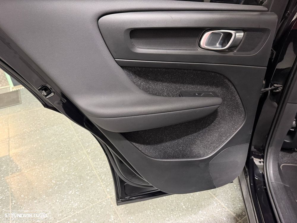 Volvo XC 40 2.0 D3 - 25