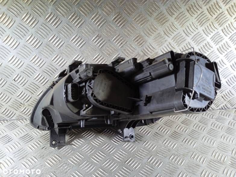 LAMPA PRAWA PRZEDNIA VOLKSWAGEN TOURAN - 2