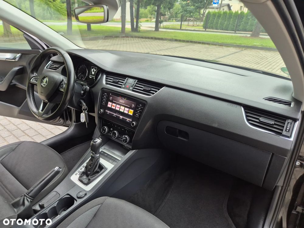Skoda Octavia 1.6 TDI DSG Ambition - 32