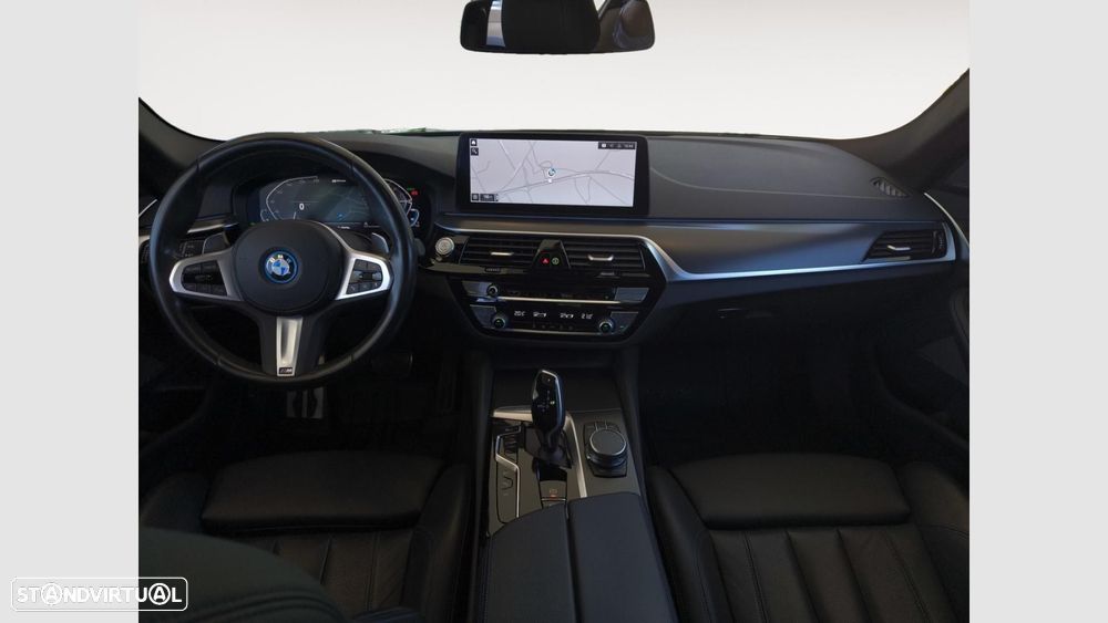 BMW 530 e Pack M - 12