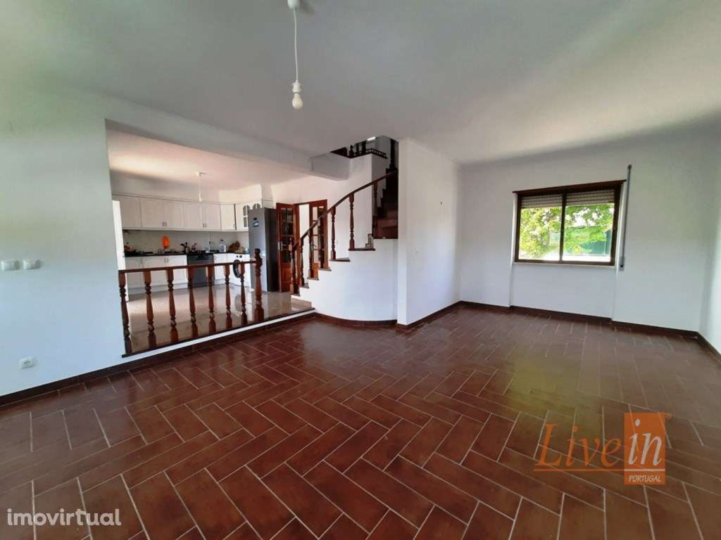 Moradia T3 com Logradouro na Carvoeira - Grande imagem: 2/28