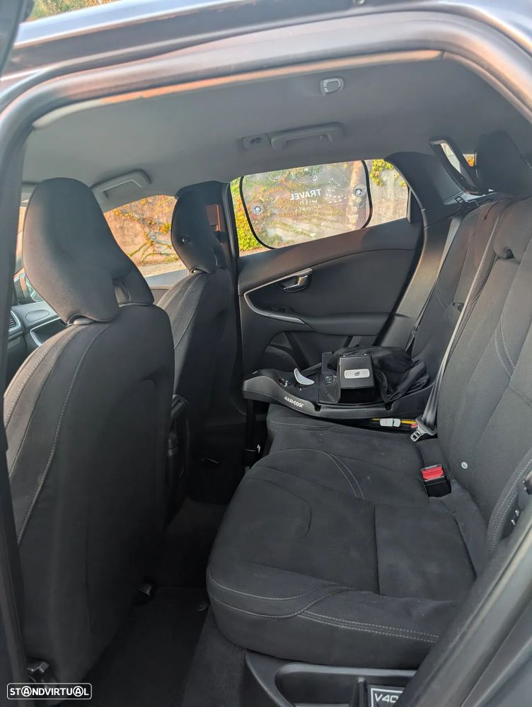 Volvo V40 D2 - 11