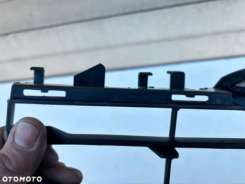 BMW 5 V G30 G31 15067010 5117385262 KRATKA ZDERZAKA PRZÓD PRZEDNIA HALOGEN PRAWA - 4