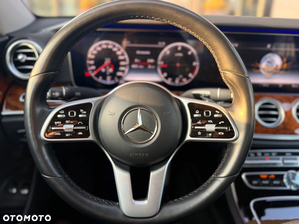 Mercedes-Benz Klasa E 220 d 4-Matic 9G-TRONIC - 6