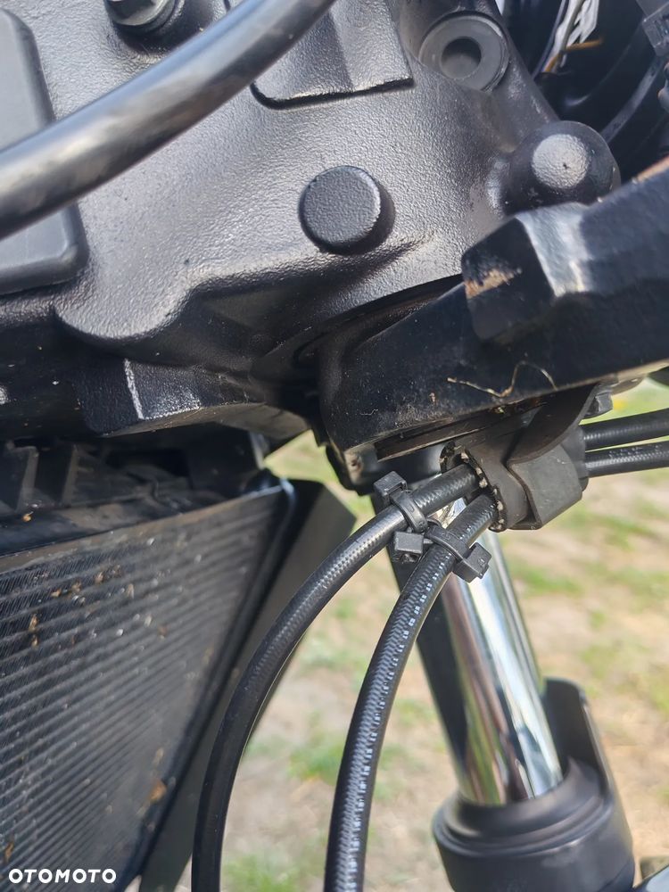 Suzuki GSR - 9