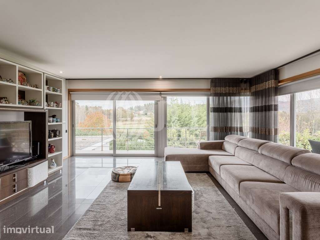 Moradia T4 com jardim e garagem,em Briteiros, Guimarães - Grande imagem: 4/35