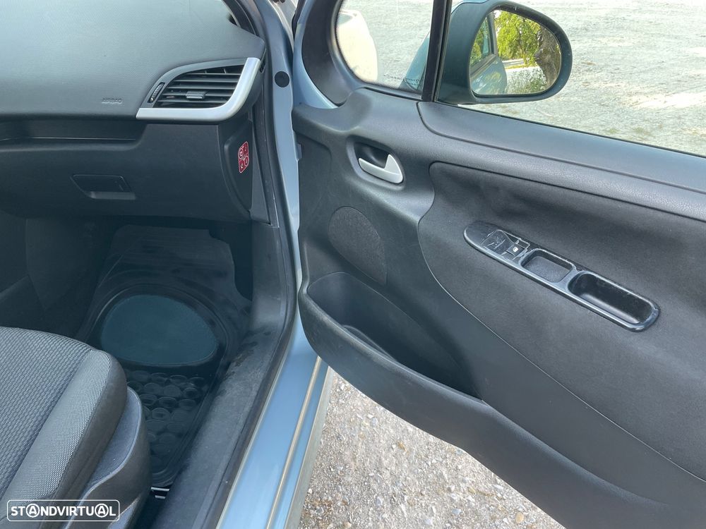 Peugeot 207 1.6 HDi Premium - 18