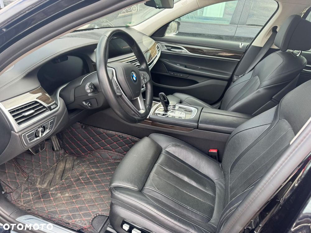 BMW Seria 7 745e - 9