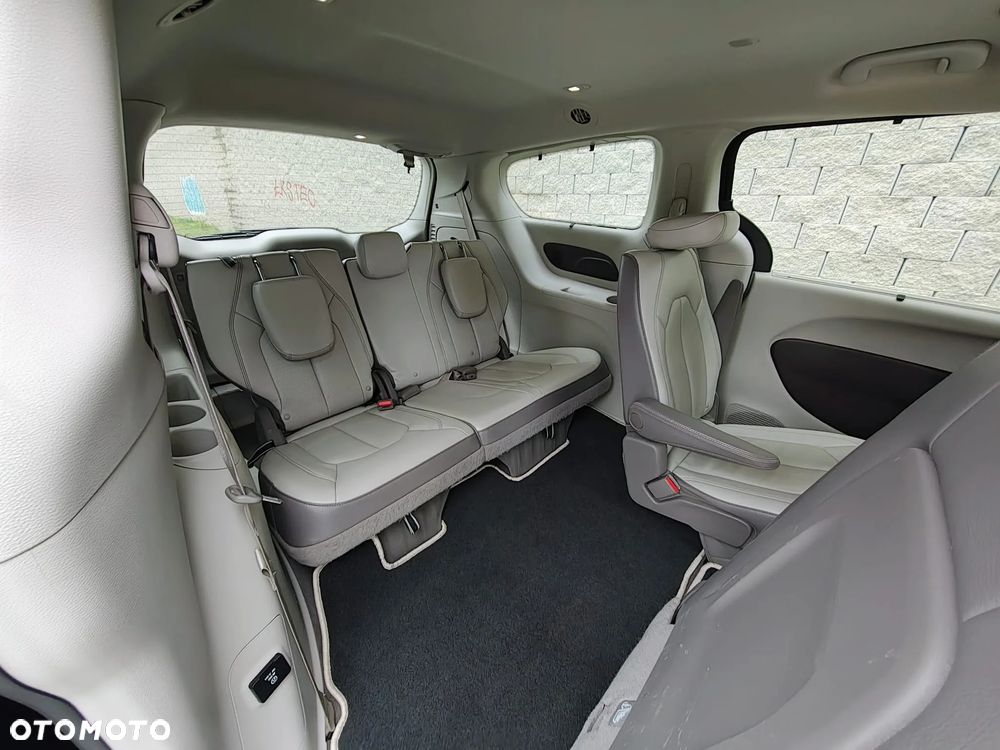 Chrysler Pacifica - 26