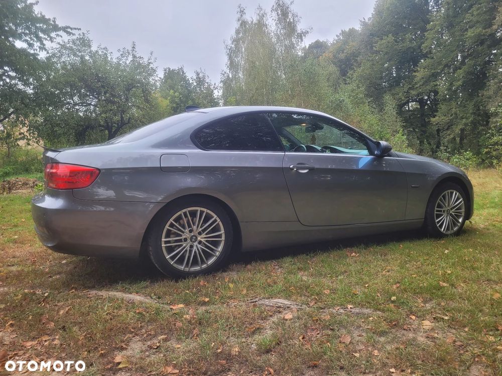 BMW Seria 3 320i - 4