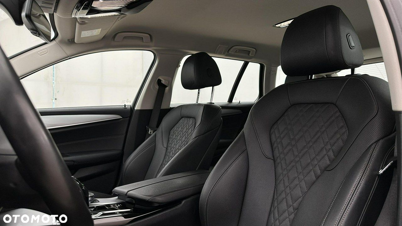 BMW Seria 5 520i - 11