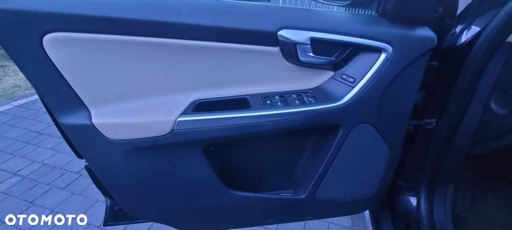 Volvo XC 60 D5 AWD Geartronic Kinetic - 30