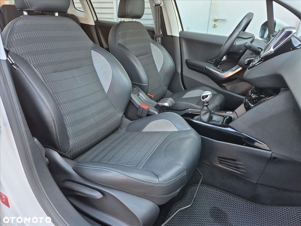 Peugeot 2008 1.6 BlueHDi Allure S&S - 12