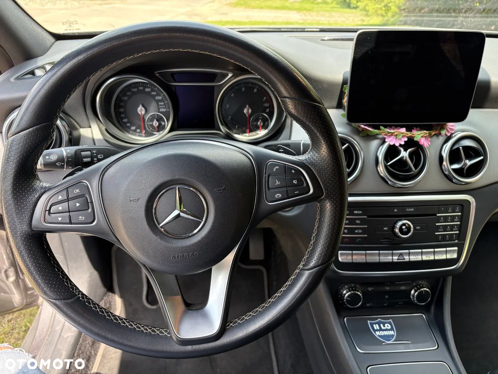 Mercedes-Benz GLA - 12