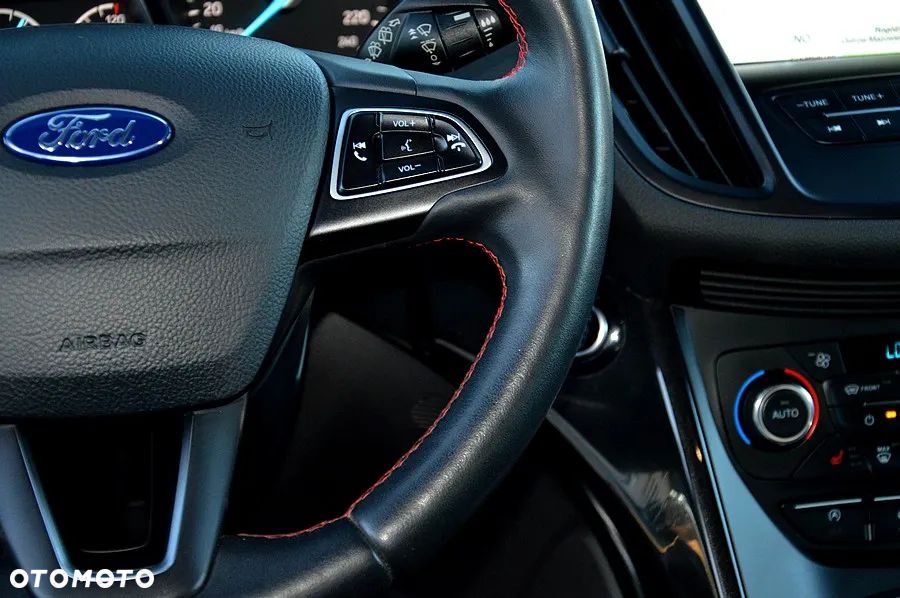 Ford Kuga 1.5 EcoBoost 2x4 ST-Line - 29