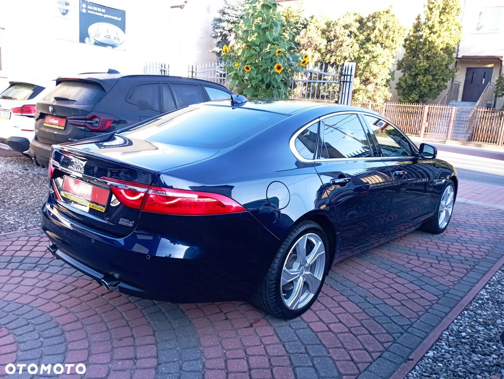 Jaguar XF 2.0 i4D Prestige - 4