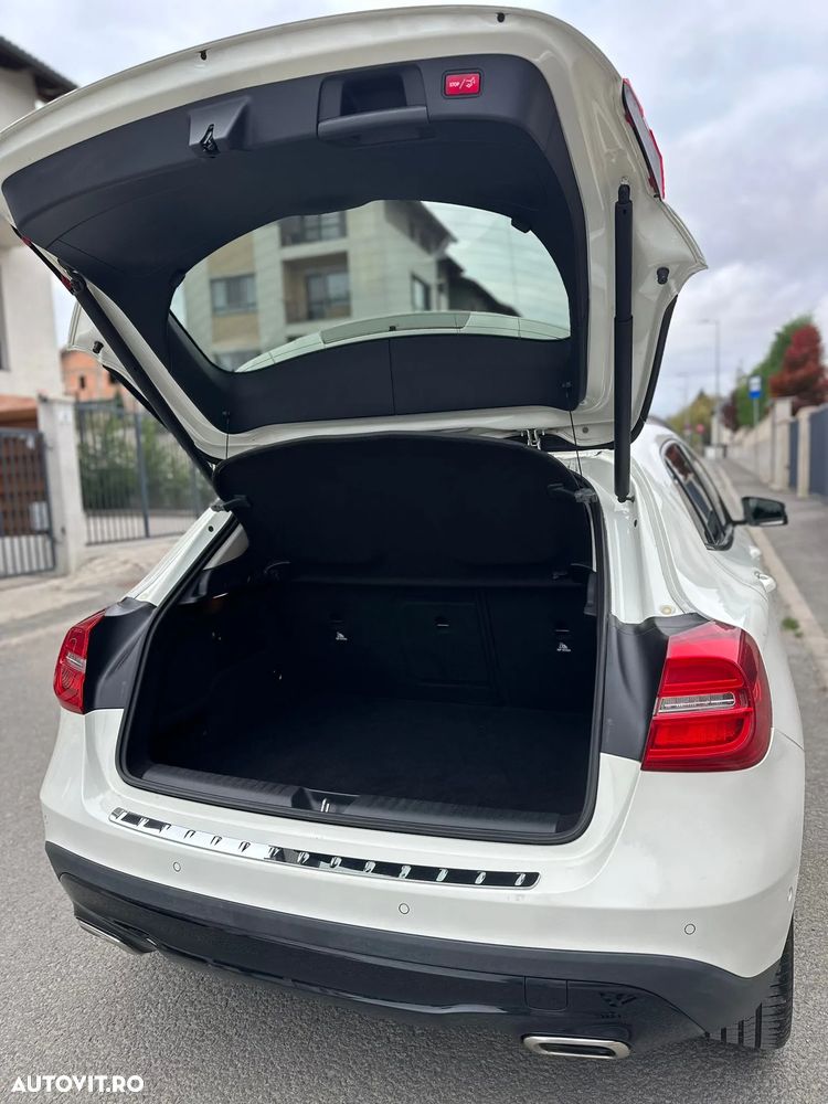 Mercedes-Benz GLA - 8
