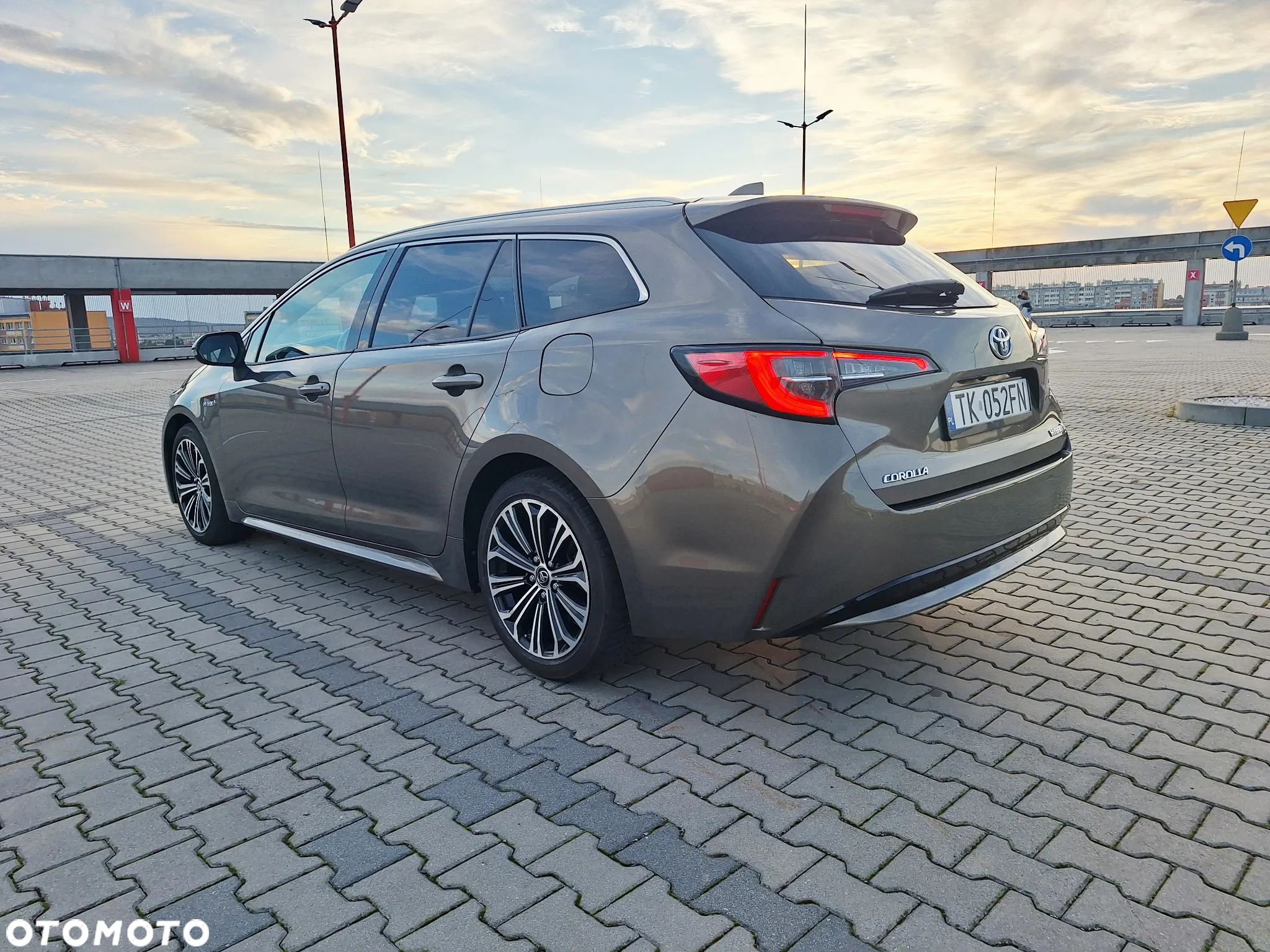 Toyota Corolla 1.8 Hybrid Comfort - 5