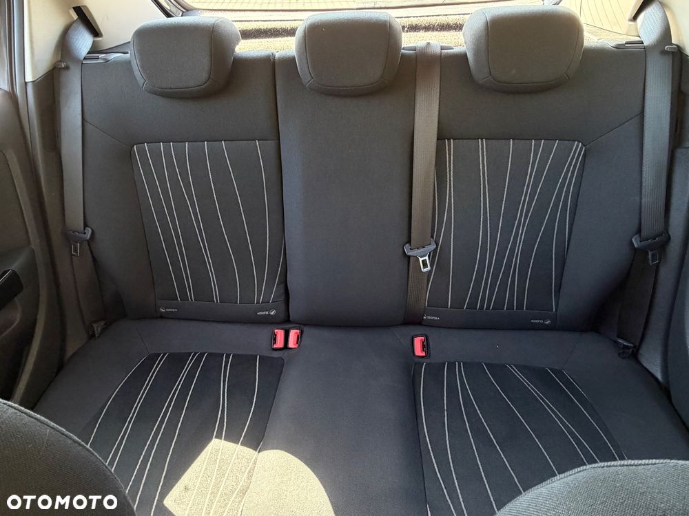 Opel Corsa 1.2 16V - 12