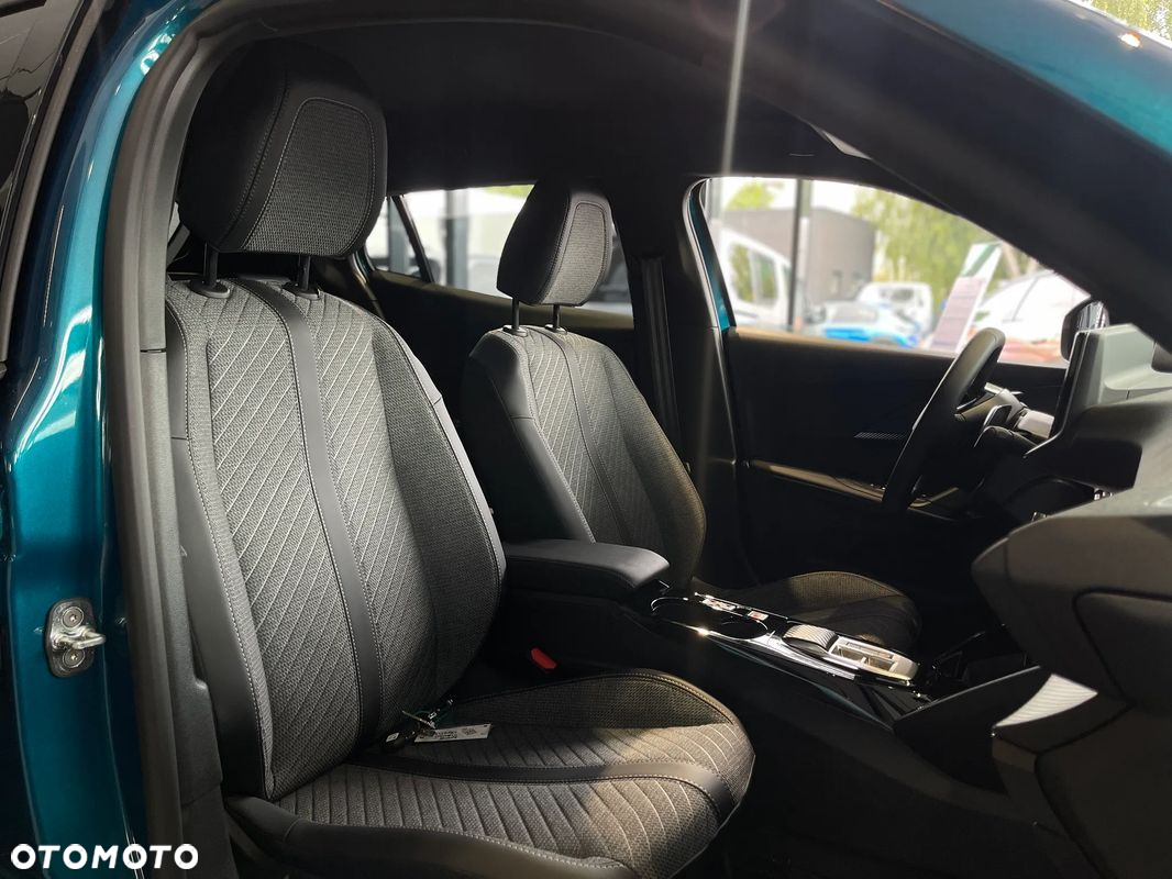 Peugeot 2008 PureTech mHEV Allure e-DCS6 - 24