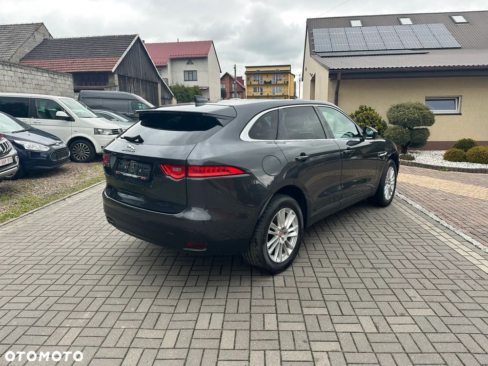 Jaguar F-Pace - 4