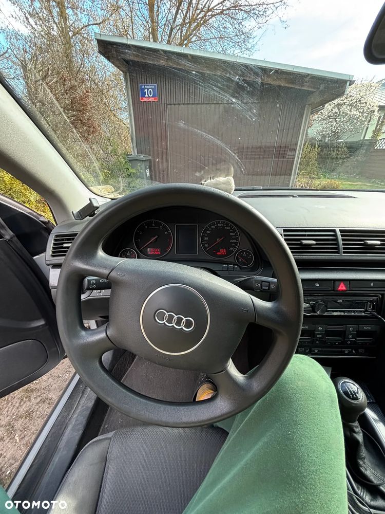 Audi A4 Limousine - 12