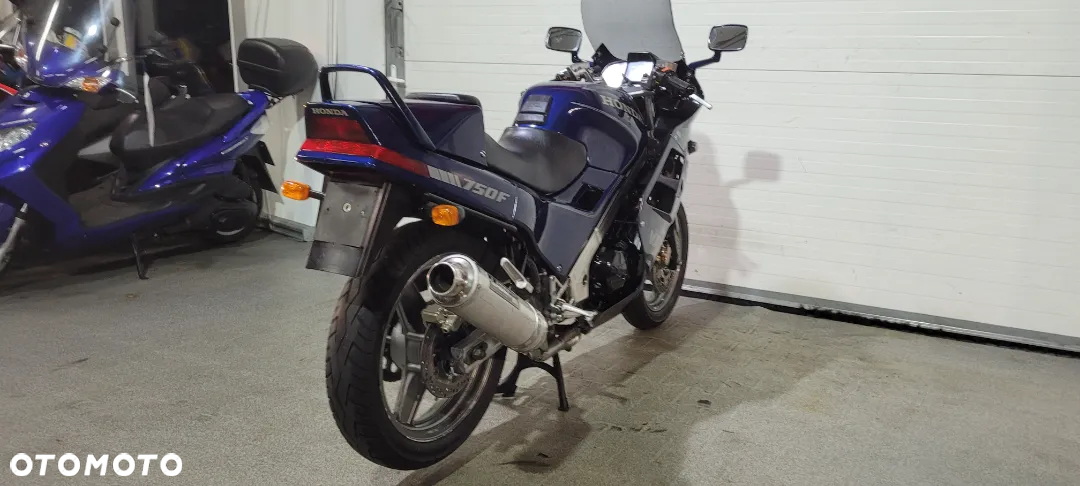 Honda VF - 25
