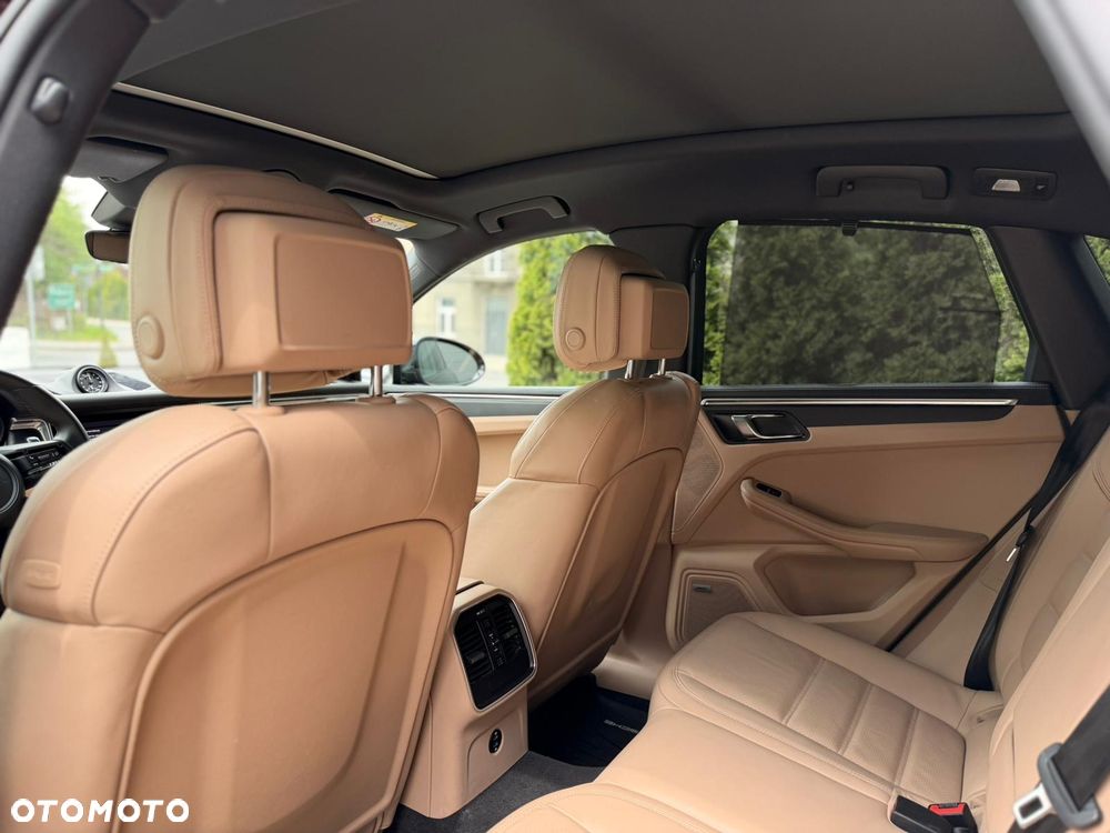 Porsche Macan T - 13
