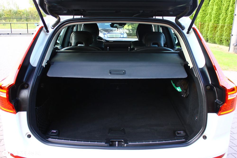 Volvo XC 60 D4 Momentum Pro - 35