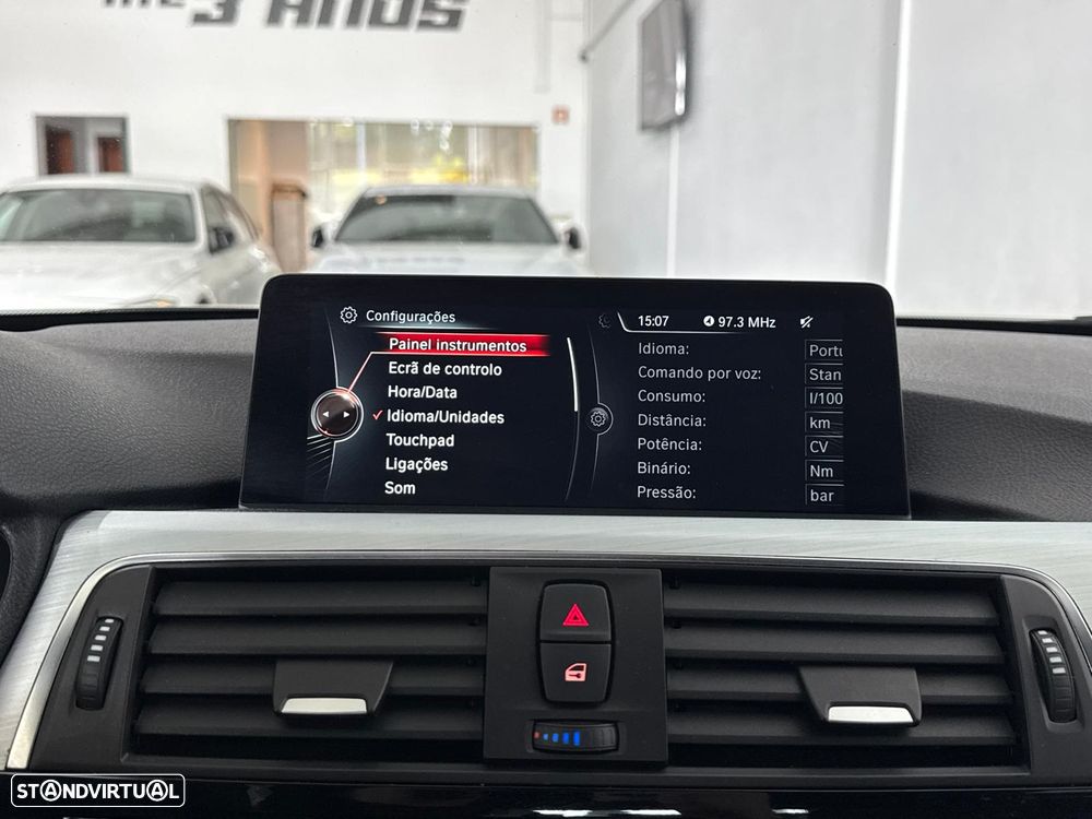 BMW 320 d xDrive Pack M Auto - 32