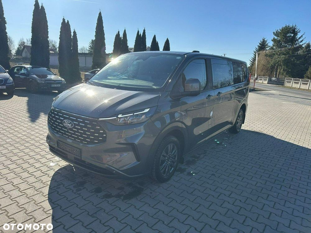 Ford Tourneo Custom - 1