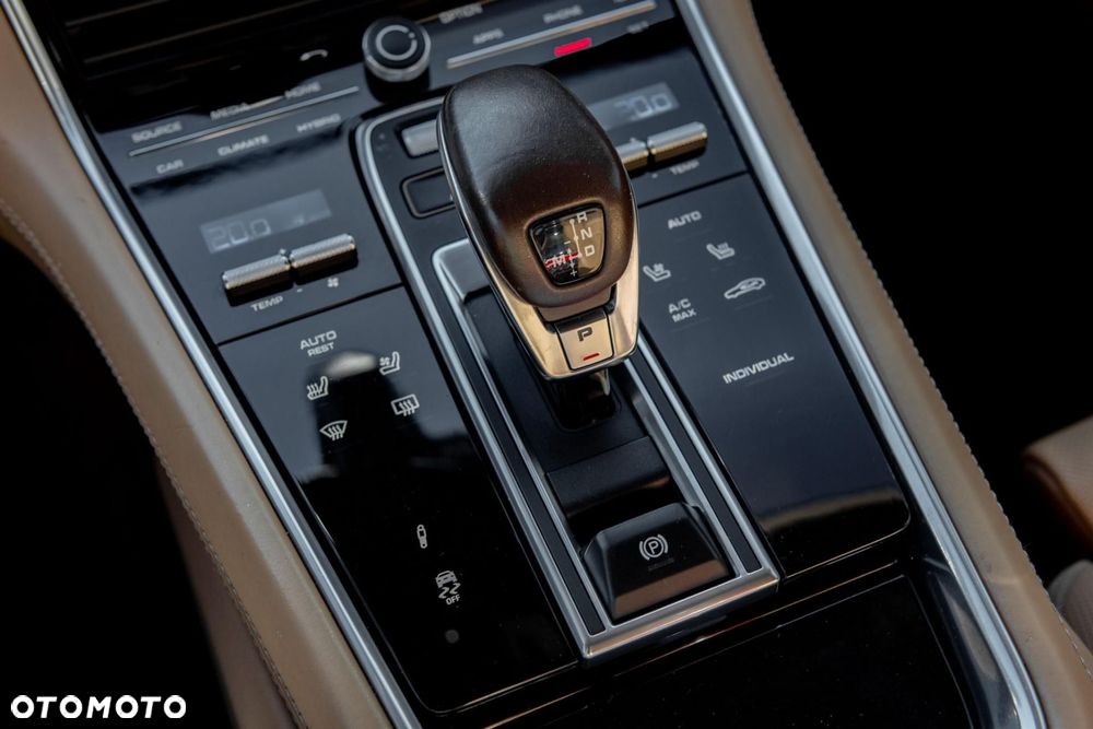 Porsche Panamera 4 E-Hybrid - 18