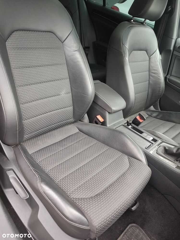 Volkswagen Golf 2.0 BlueTDI Highline - 17