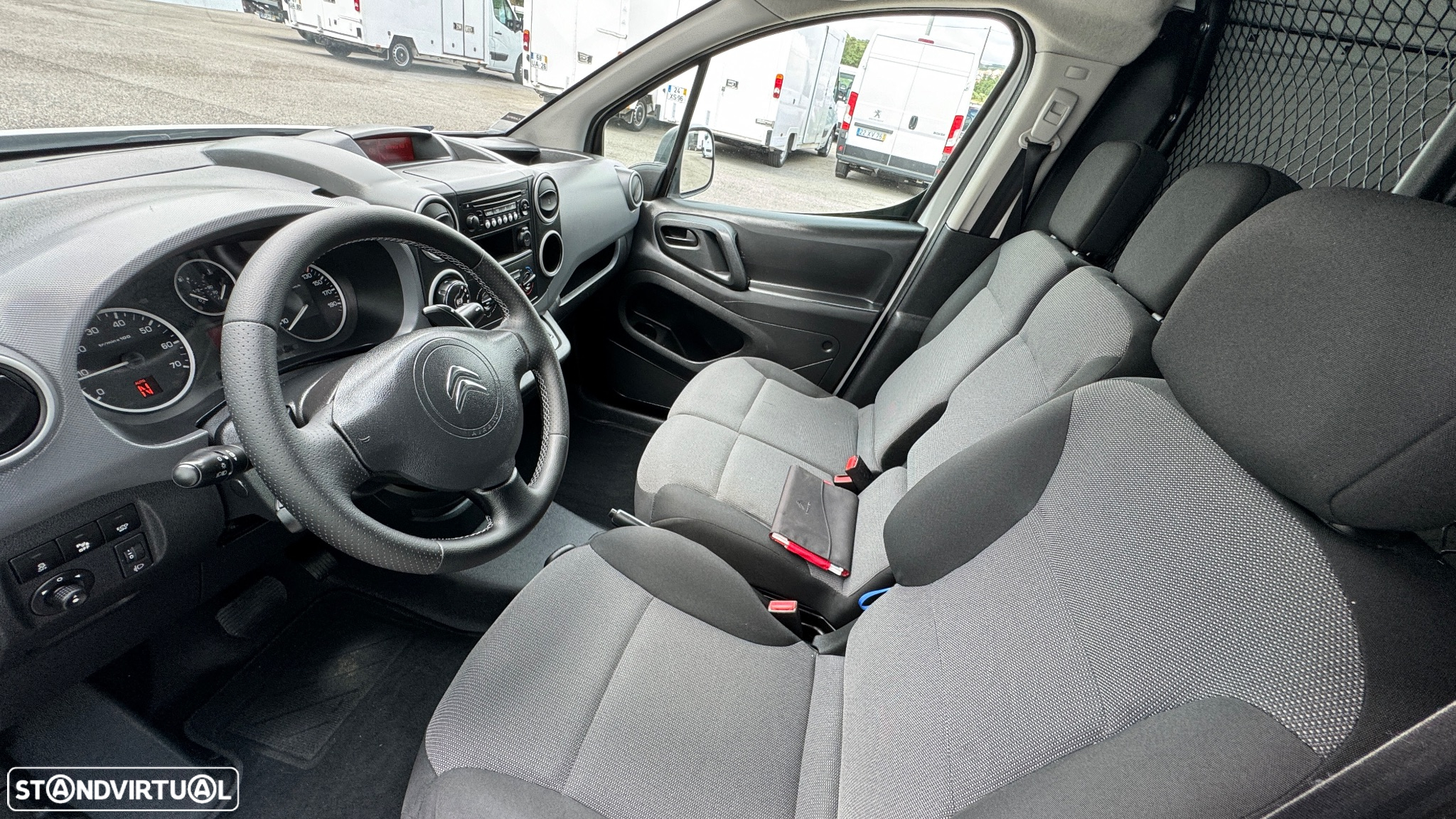 Citroën Berlingo 1.6 HDI L1H1 CX Automática - 36