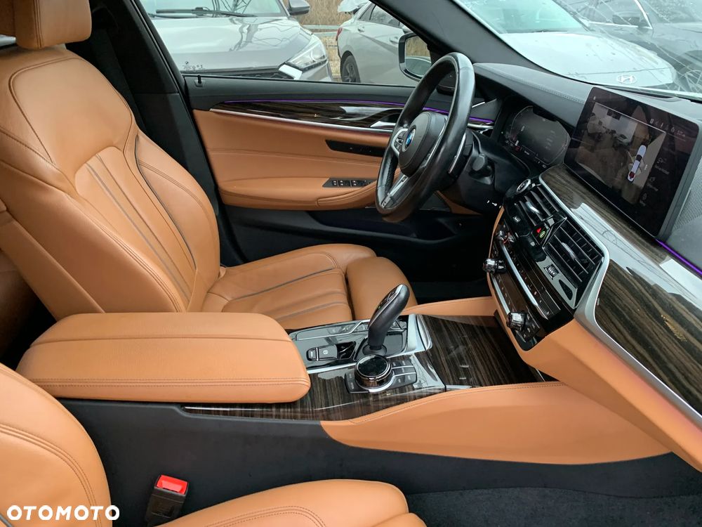 BMW Seria 5 540i xDrive Sport Line - 18